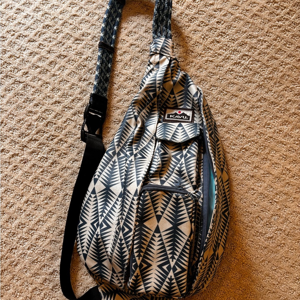 Kavu Black and White Geometric Sling Bag waterproof - Picture 2 of 3